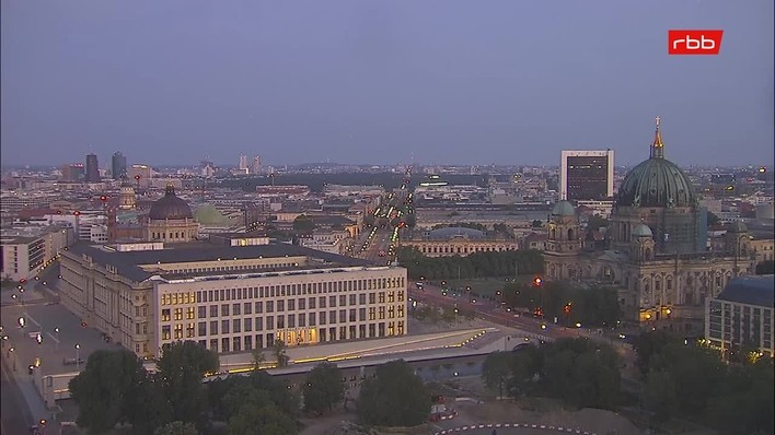 Archiv Foto Webcam Berlin: Rotes Rathaus und Berliner Dom