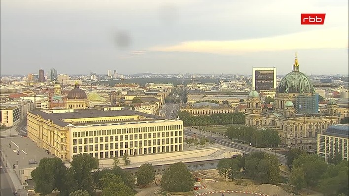 Archiv Foto Webcam Berlin: Rotes Rathaus und Berliner Dom