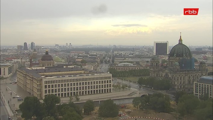 Archiv Foto Webcam Berlin: Rotes Rathaus und Berliner Dom