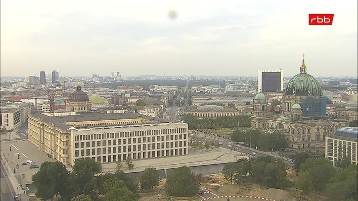 Archiv Foto Webcam Berlin: Rotes Rathaus und Berliner Dom