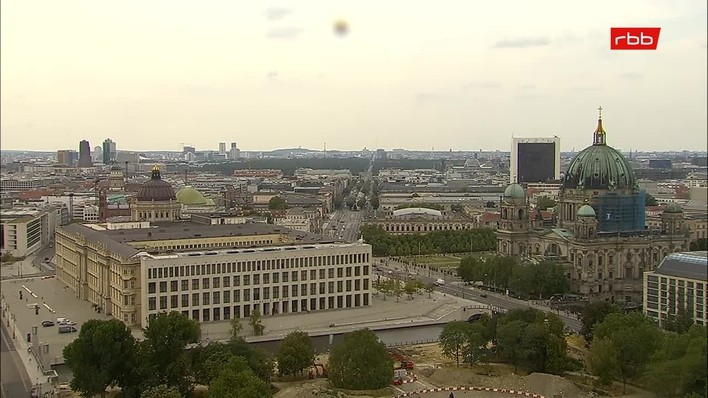 Archiv Foto Webcam Berlin: Rotes Rathaus und Berliner Dom