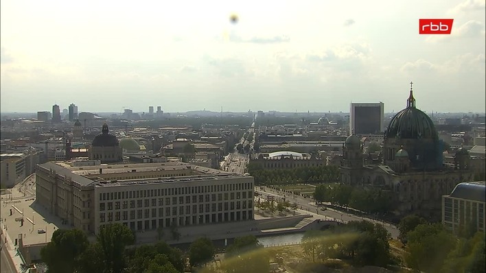 Archiv Foto Webcam Berlin: Rotes Rathaus und Berliner Dom