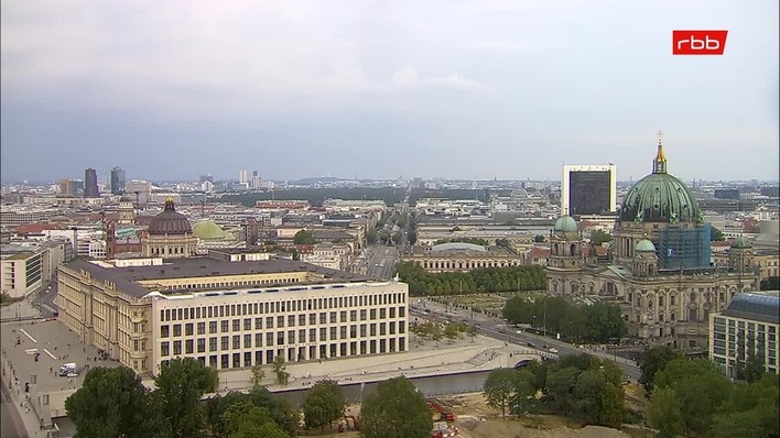 Archiv Foto Webcam Berlin: Rotes Rathaus und Berliner Dom