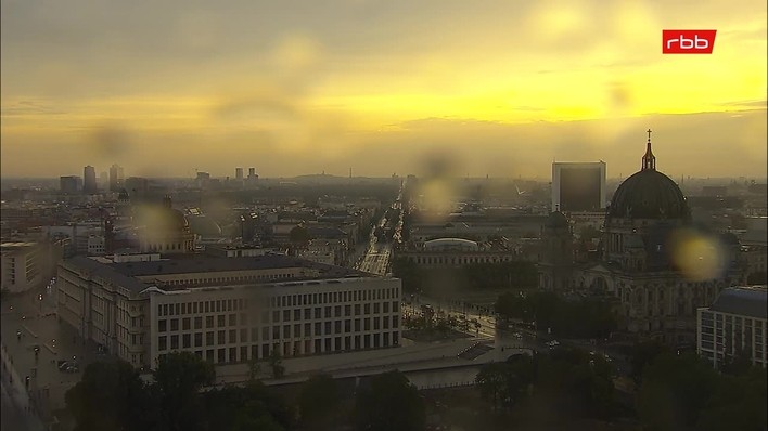 Archiv Foto Webcam Berlin: Rotes Rathaus und Berliner Dom