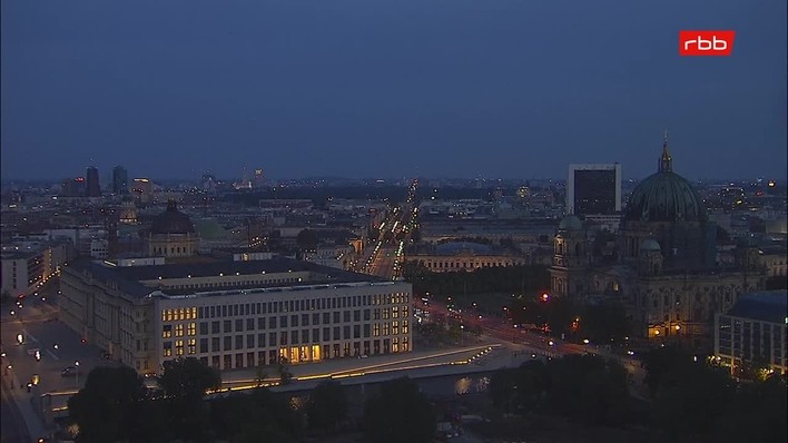 Archiv Foto Webcam Berlin: Rotes Rathaus und Berliner Dom