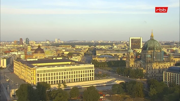Archiv Foto Webcam Berlin: Rotes Rathaus und Berliner Dom
