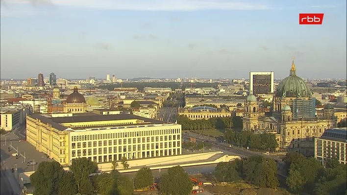 Archiv Foto Webcam Berlin: Rotes Rathaus und Berliner Dom
