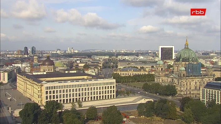 Archiv Foto Webcam Berlin: Rotes Rathaus und Berliner Dom