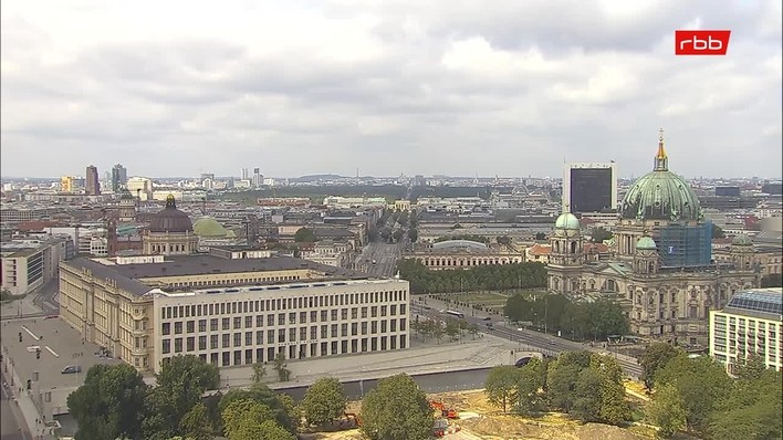 Archiv Foto Webcam Berlin: Rotes Rathaus und Berliner Dom