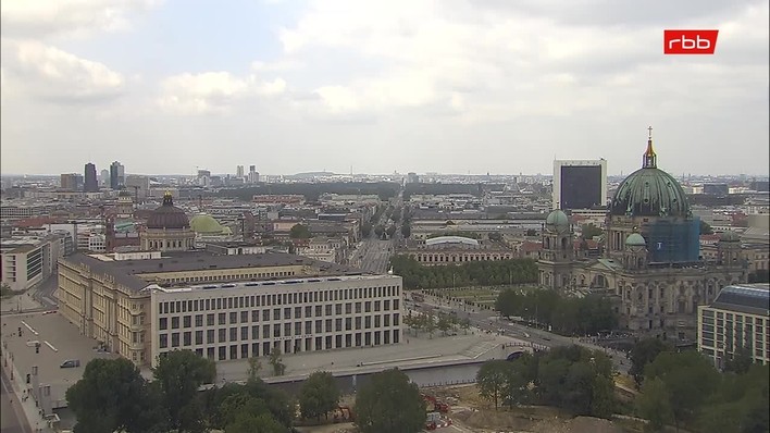 Archiv Foto Webcam Berlin: Rotes Rathaus und Berliner Dom