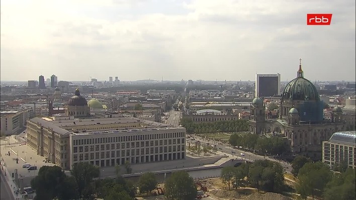 Archiv Foto Webcam Berlin: Rotes Rathaus und Berliner Dom