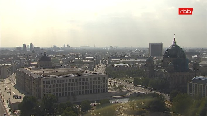 Archiv Foto Webcam Berlin: Rotes Rathaus und Berliner Dom