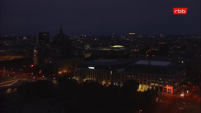 Archiv Foto Webcam Berlin: Rotes Rathaus und Berliner Dom