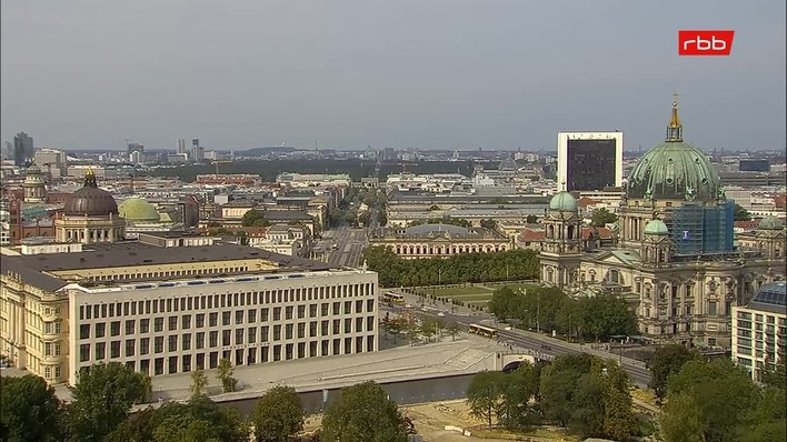 Archiv Foto Webcam Berlin: Rotes Rathaus und Berliner Dom