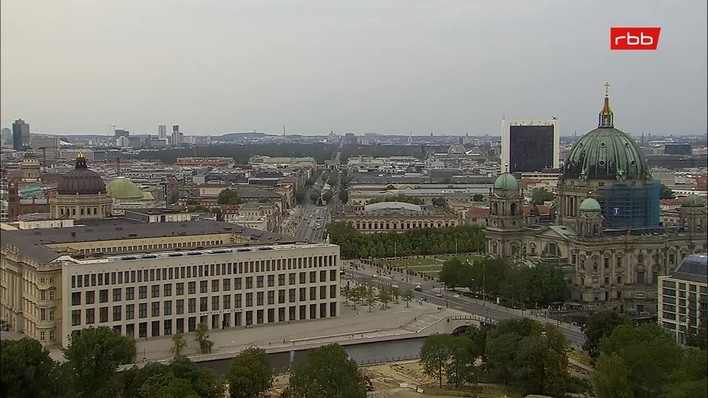 Archiv Foto Webcam Berlin: Rotes Rathaus und Berliner Dom