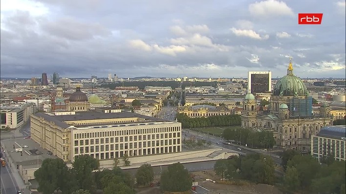Archiv Foto Webcam Berlin: Rotes Rathaus und Berliner Dom