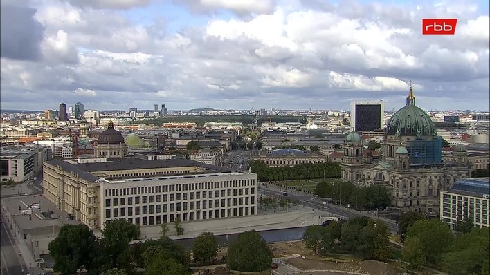 Archiv Foto Webcam Berlin: Rotes Rathaus und Berliner Dom