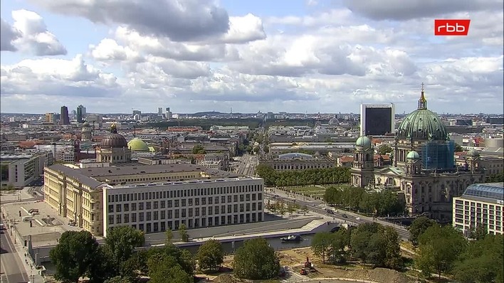 Archiv Foto Webcam Berlin: Rotes Rathaus und Berliner Dom