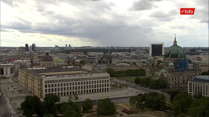 Archiv Foto Webcam Berlin: Rotes Rathaus und Berliner Dom