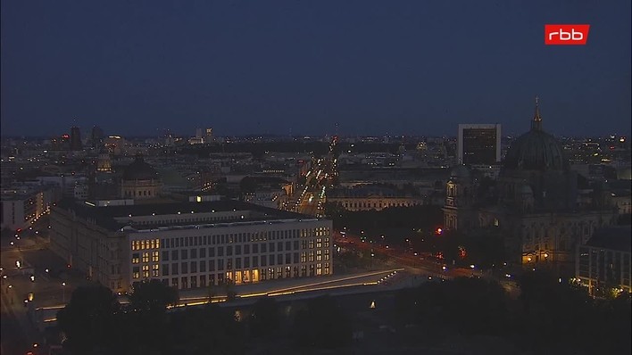 Archiv Foto Webcam Berlin: Rotes Rathaus und Berliner Dom