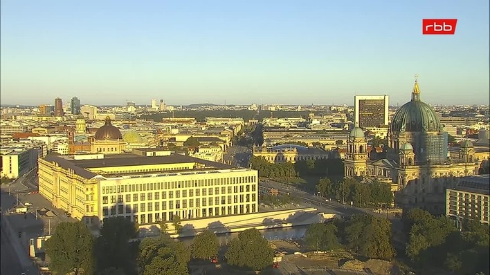 Archiv Foto Webcam Berlin: Rotes Rathaus und Berliner Dom