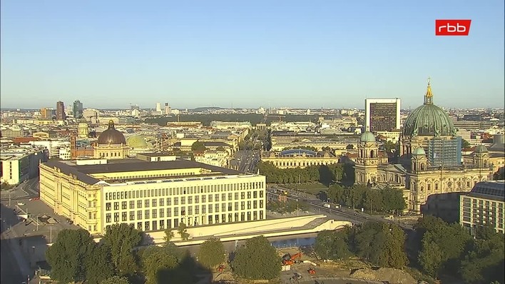 Archiv Foto Webcam Berlin: Rotes Rathaus und Berliner Dom