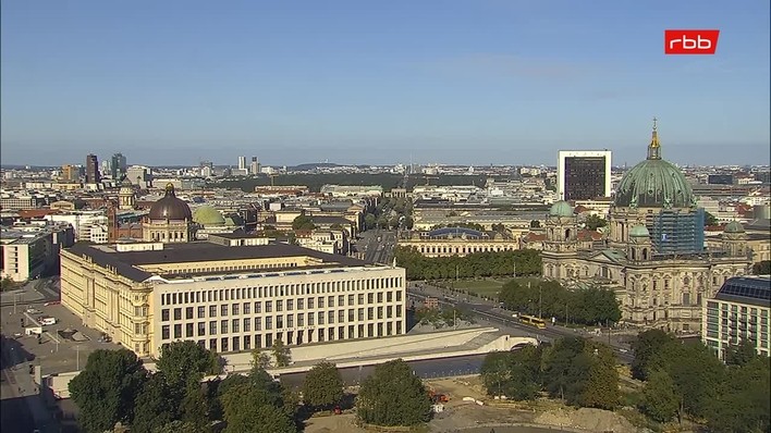 Archiv Foto Webcam Berlin: Rotes Rathaus und Berliner Dom
