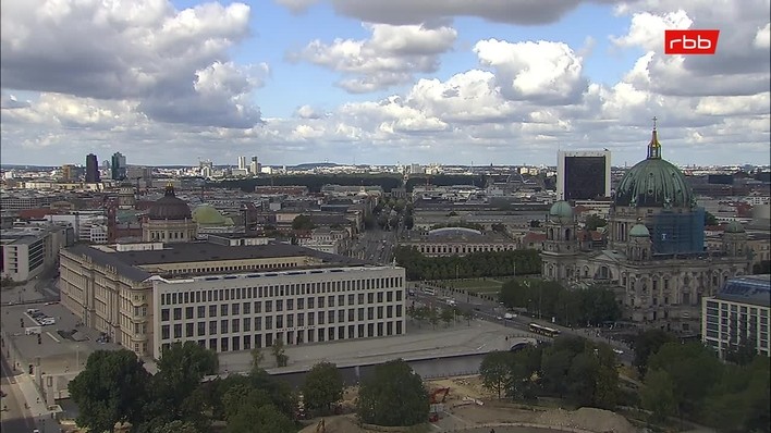 Archiv Foto Webcam Berlin: Rotes Rathaus und Berliner Dom