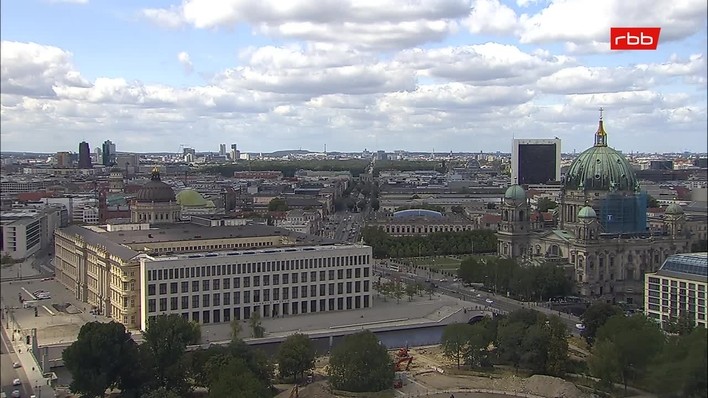 Archiv Foto Webcam Berlin: Rotes Rathaus und Berliner Dom