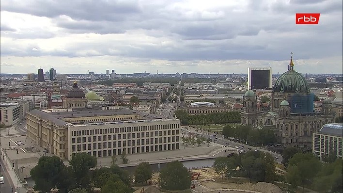 Archiv Foto Webcam Berlin: Rotes Rathaus und Berliner Dom