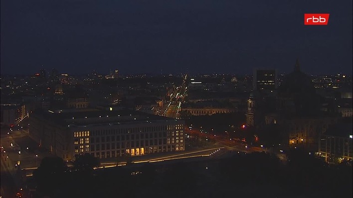 Archiv Foto Webcam Berlin: Rotes Rathaus und Berliner Dom