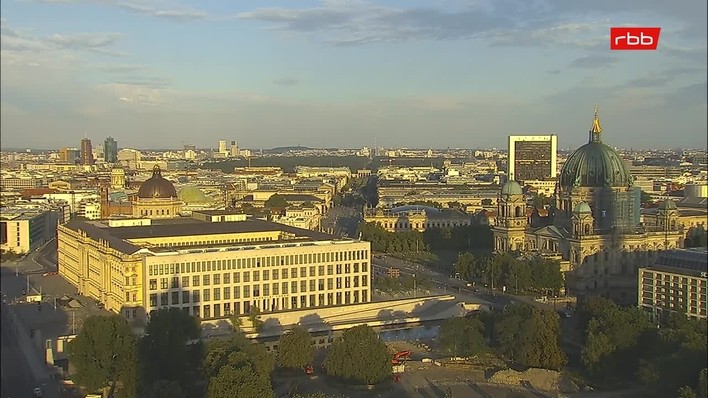 Archiv Foto Webcam Berlin: Rotes Rathaus und Berliner Dom