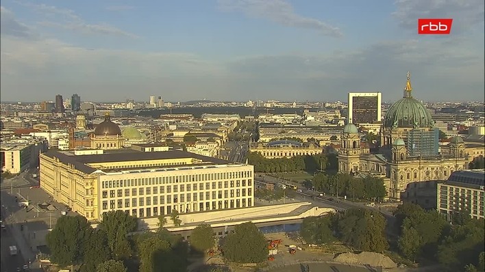 Archiv Foto Webcam Berlin: Rotes Rathaus und Berliner Dom
