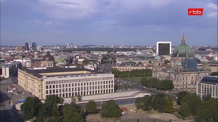 Archiv Foto Webcam Berlin: Rotes Rathaus und Berliner Dom