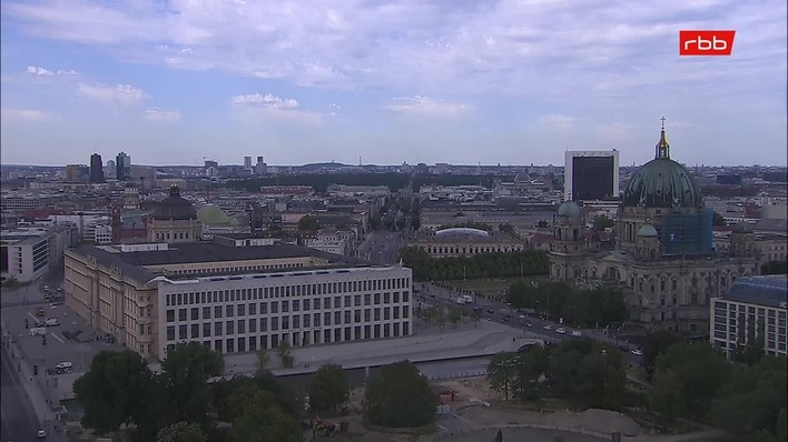 Archiv Foto Webcam Berlin: Rotes Rathaus und Berliner Dom