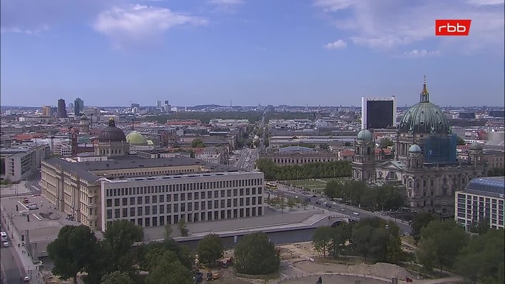 Archiv Foto Webcam Berlin: Rotes Rathaus und Berliner Dom