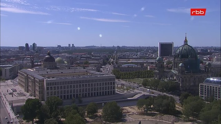 Archiv Foto Webcam Berlin: Rotes Rathaus und Berliner Dom