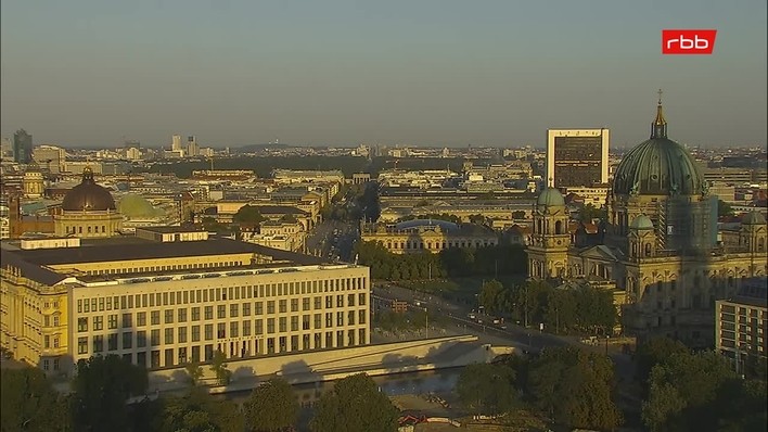 Archiv Foto Webcam Berlin: Rotes Rathaus und Berliner Dom