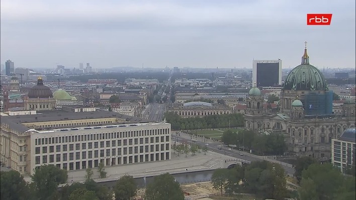 Archiv Foto Webcam Berlin: Rotes Rathaus und Berliner Dom