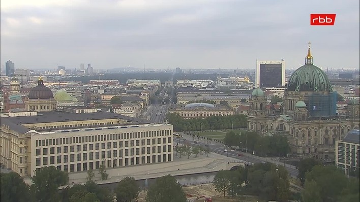 Archiv Foto Webcam Berlin: Rotes Rathaus und Berliner Dom