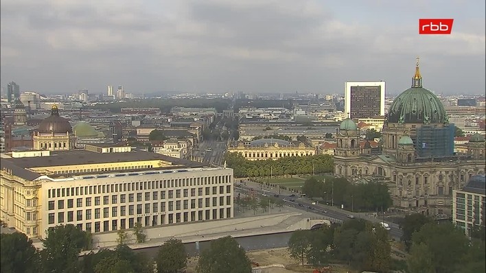 Archiv Foto Webcam Berlin: Rotes Rathaus und Berliner Dom