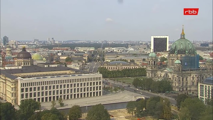 Archiv Foto Webcam Berlin: Rotes Rathaus und Berliner Dom