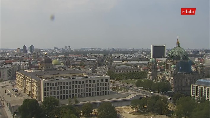 Archiv Foto Webcam Berlin: Rotes Rathaus und Berliner Dom