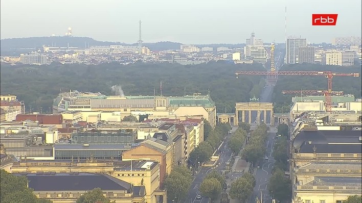 Archiv Foto Webcam Berlin: Rotes Rathaus und Berliner Dom