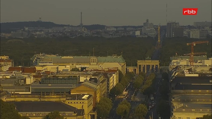 Archiv Foto Webcam Berlin: Rotes Rathaus und Berliner Dom