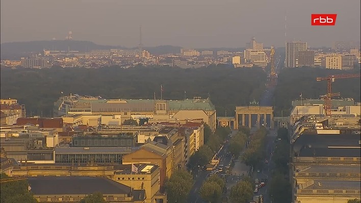 Archiv Foto Webcam Berlin: Rotes Rathaus und Berliner Dom