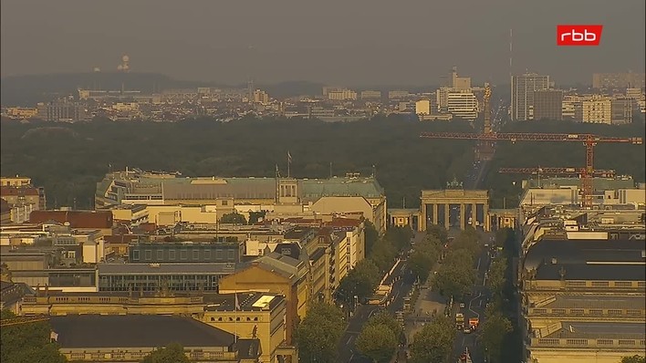 Archiv Foto Webcam Berlin: Rotes Rathaus und Berliner Dom