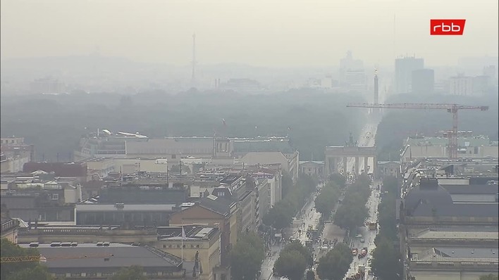 Archiv Foto Webcam Berlin: Rotes Rathaus und Berliner Dom