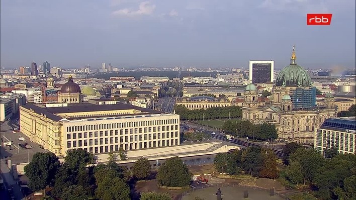 Archiv Foto Webcam Berlin: Rotes Rathaus und Berliner Dom