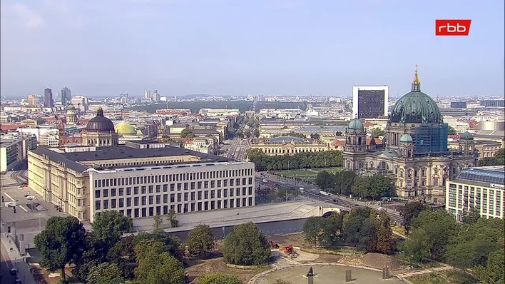 Archiv Foto Webcam Berlin: Rotes Rathaus und Berliner Dom